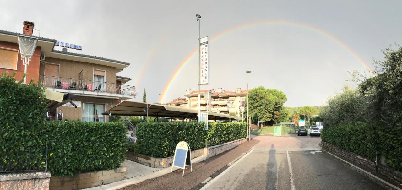 Hotel La Lanterna Garda  Esterno foto