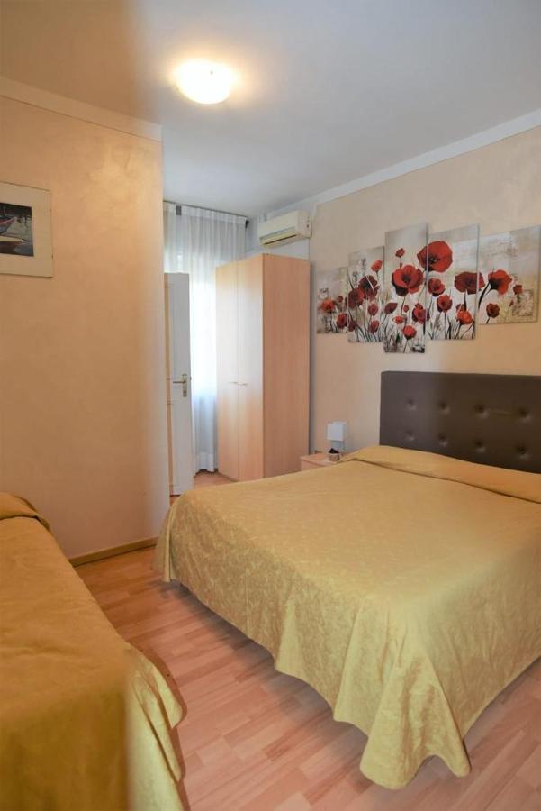 Hotel La Lanterna Garda  Esterno foto