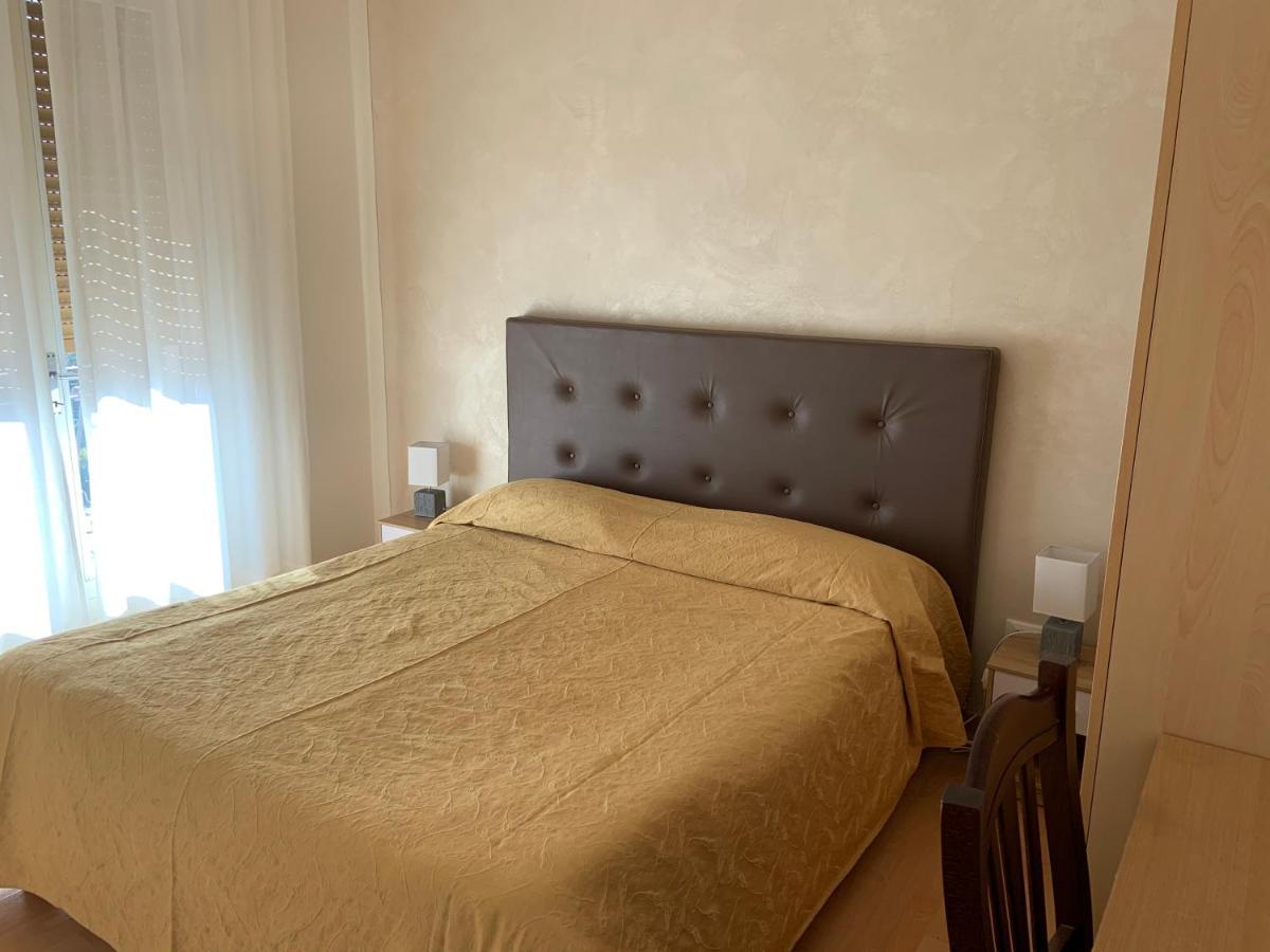 Hotel La Lanterna Garda  Esterno foto