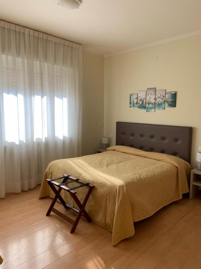 Hotel La Lanterna Garda  Esterno foto
