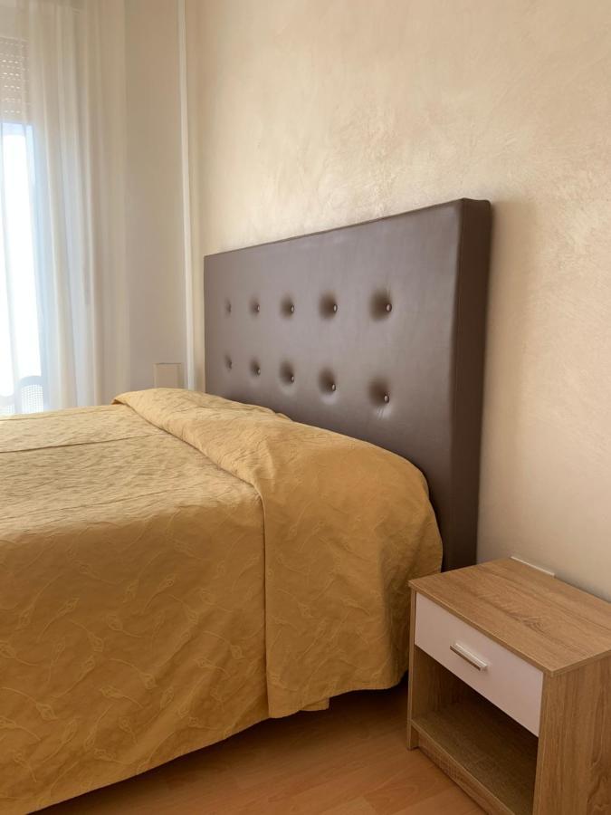 Hotel La Lanterna Garda  Esterno foto